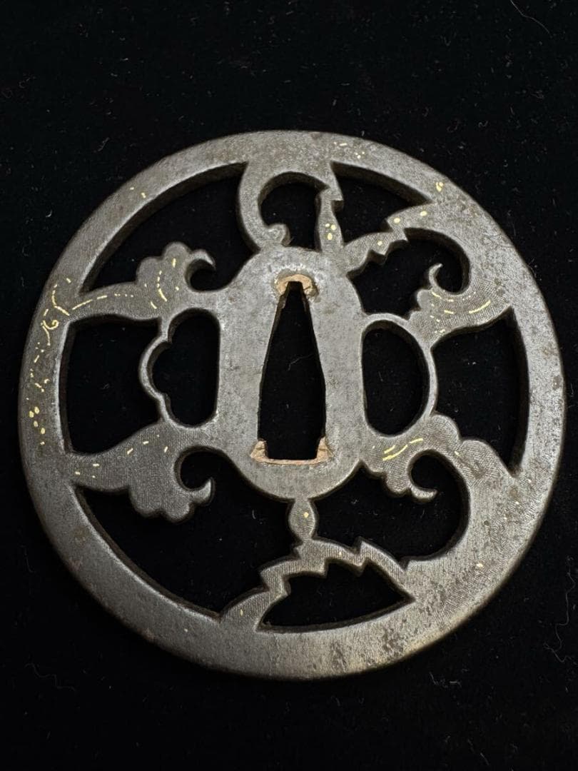 鍔 鉄地蔦葉透し鐔 無銘 肥後 布目象嵌 日本刀 刀装具 骨董 古美術 江戸時代