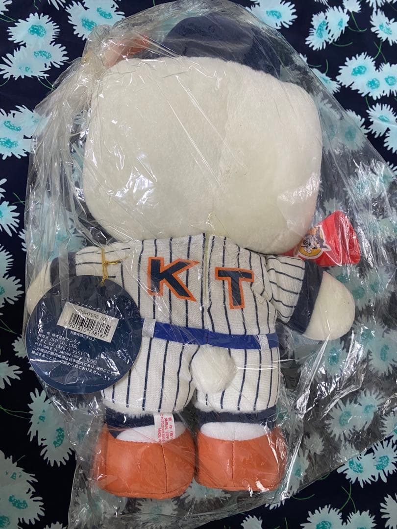 2000年製　新品　ハローキティ　日本ハムファイターズ ぬいぐるみ