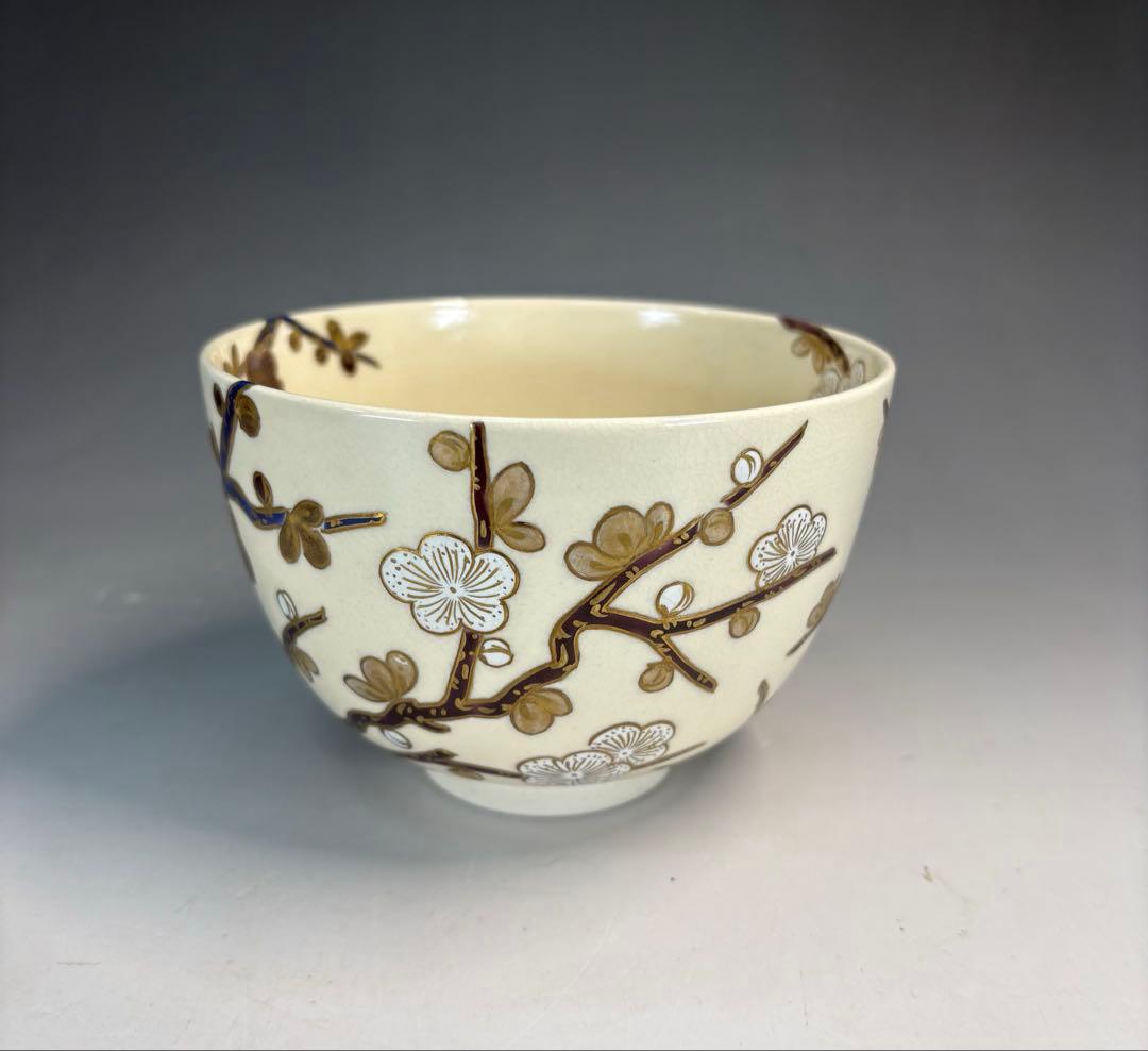 【中古品】清閑寺窯　杉田祥平造　色絵紅白梅ノ画茶碗（共箱）