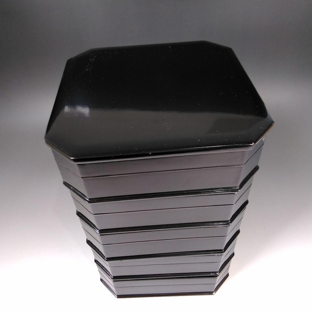 ア142 『塗師　川瀬表完』作　『黒真塗　五重縁高　共箱』茶道具