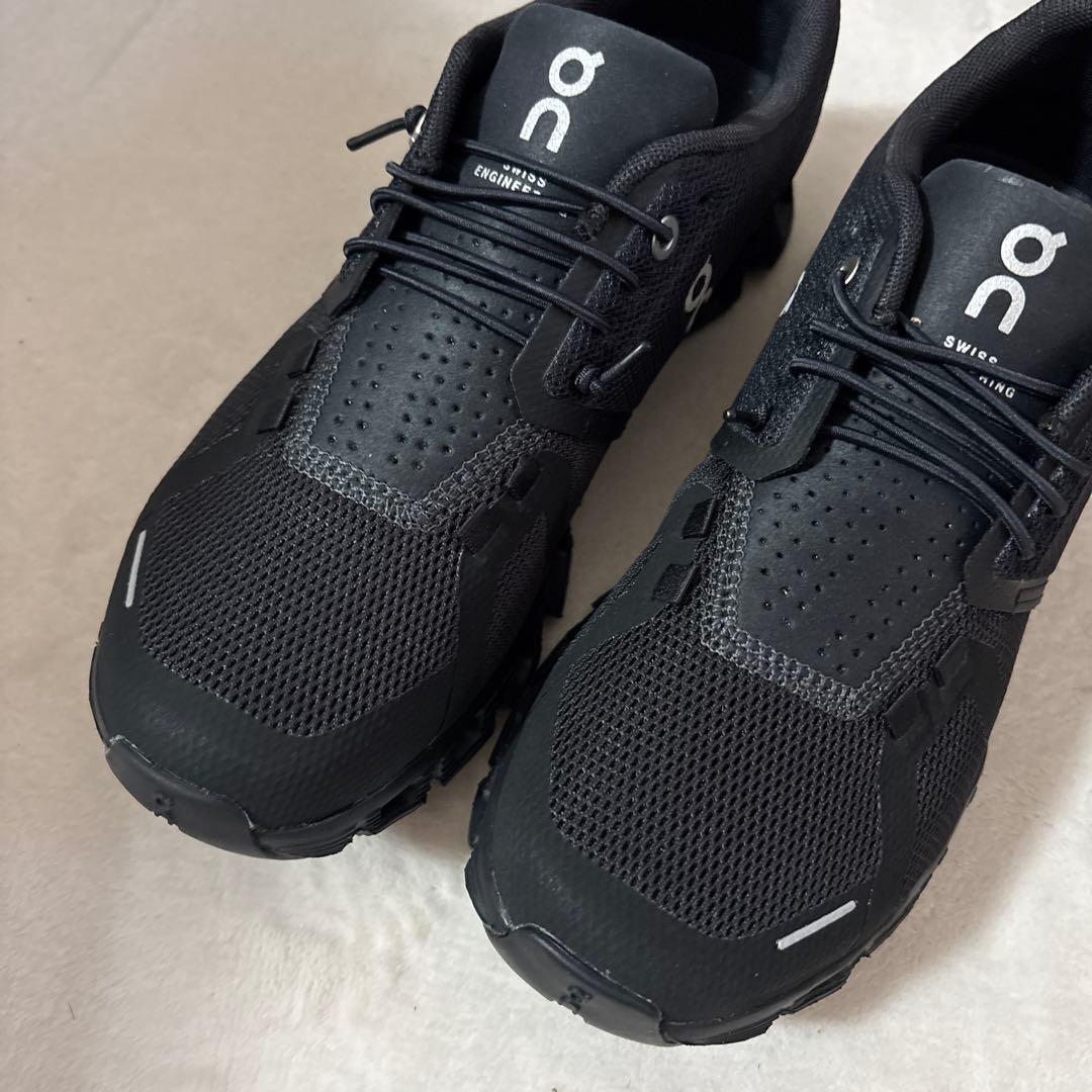 オンクラウドスニーカー　ランニングシューズ　24センチ