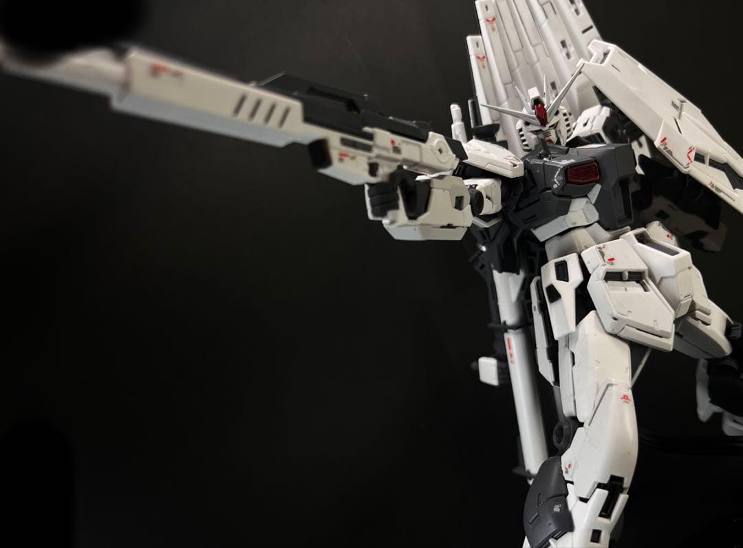 ガンプラ全塗装完成品　RG νガンダム　ファーストロットカラー