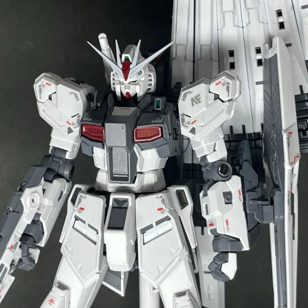 ガンプラ全塗装完成品　RG νガンダム　ファーストロットカラー