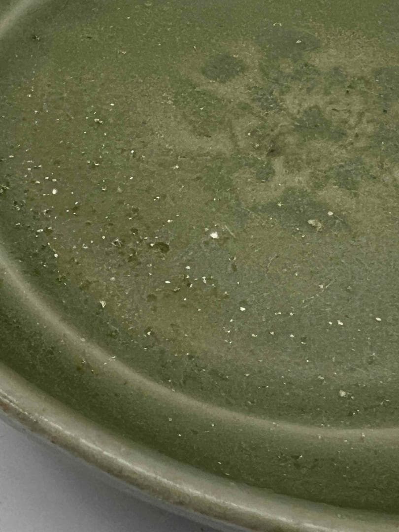 元時代　青磁　龍泉窯刻牡丹花盤　青磁皿　唐物　古賞物　時代物(E-84)