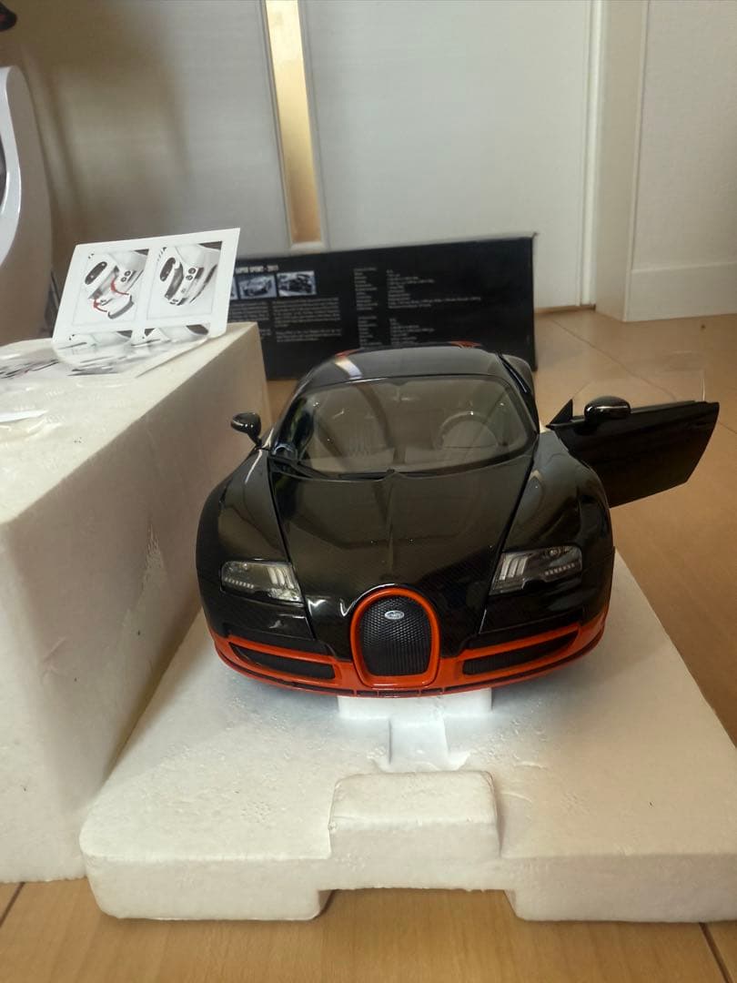 ミニカー MINICHAMPSBugattiVeyron Super Sport 2011