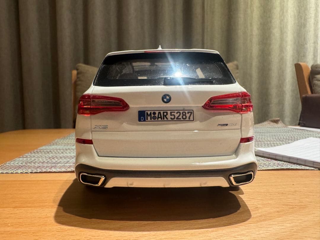  X5 ホワイト 1/18 ミニカー