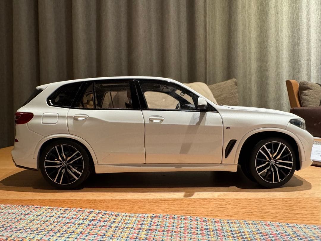  X5 ホワイト 1/18 ミニカー