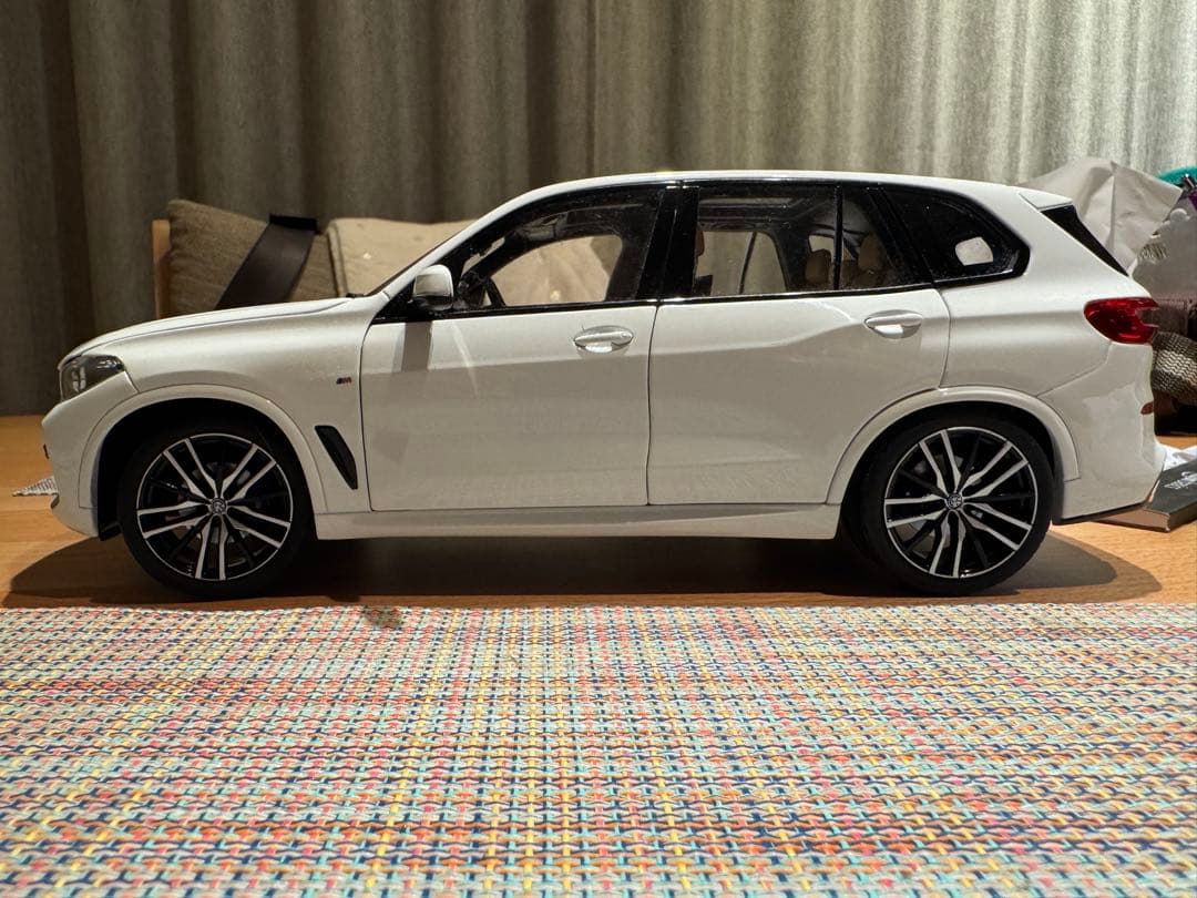  X5 ホワイト 1/18 ミニカー