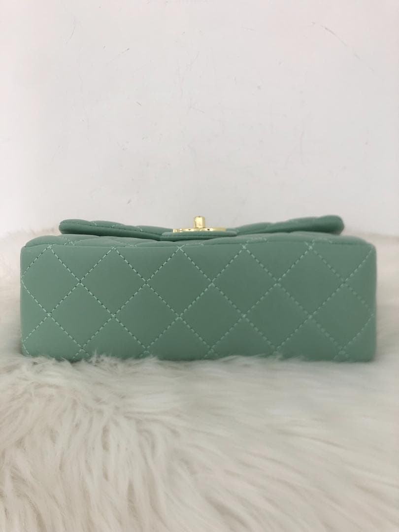 バッグ　ブルー　ハンドバッグ　レザー　ロゴ　ファッション　チェーン