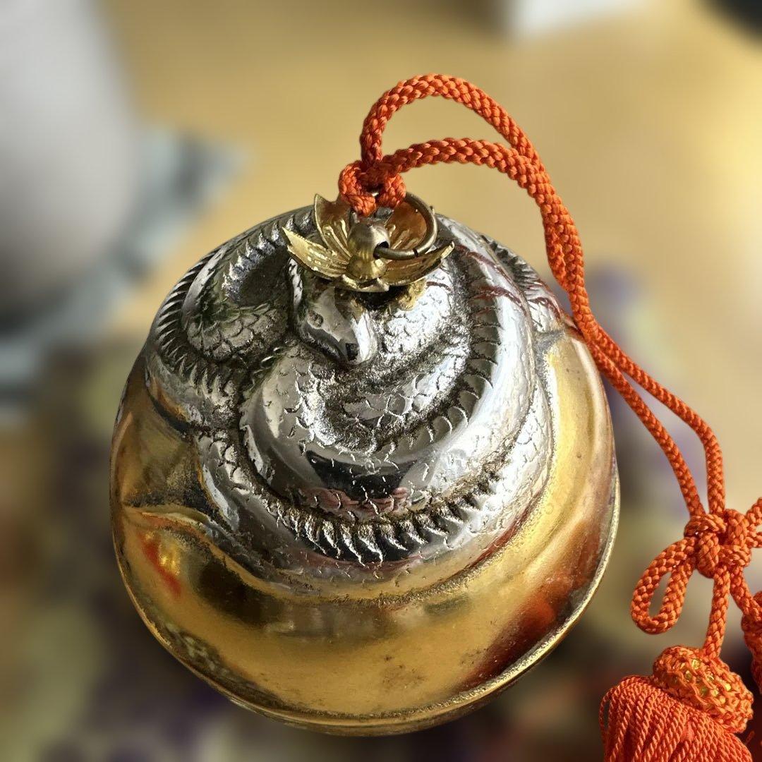 ドラゴンモチーフの鈴