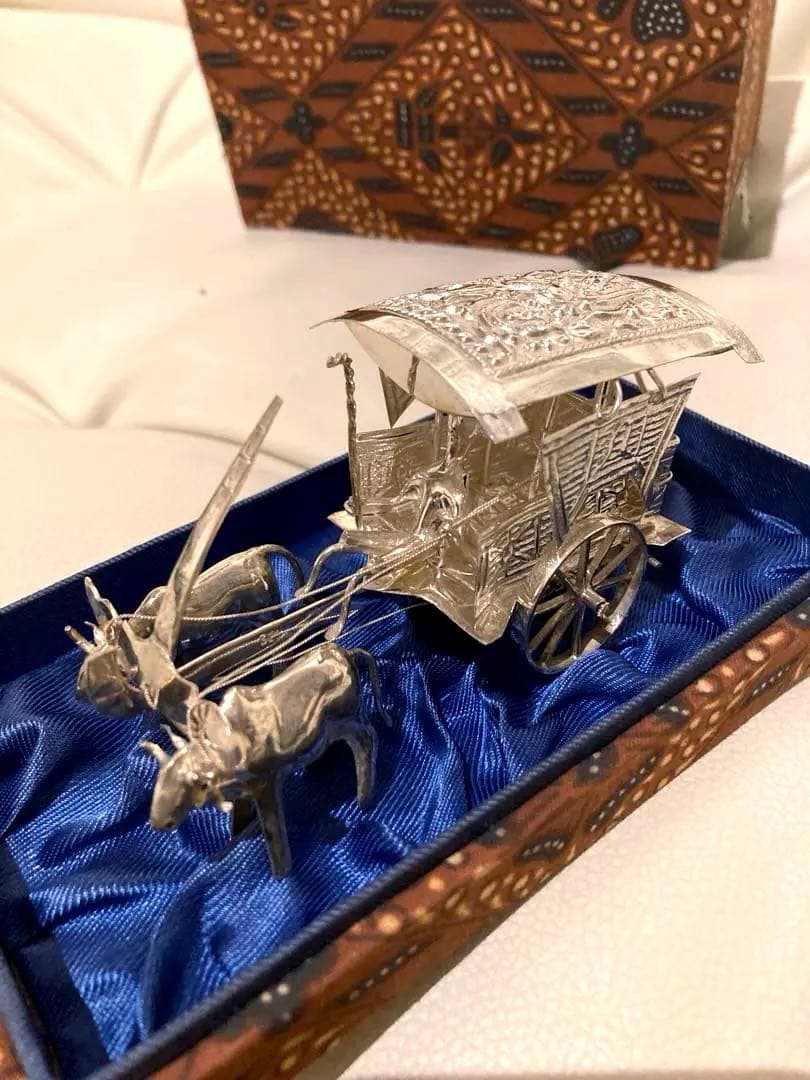 シルバー925 馬車　ガラスケース入り置き物