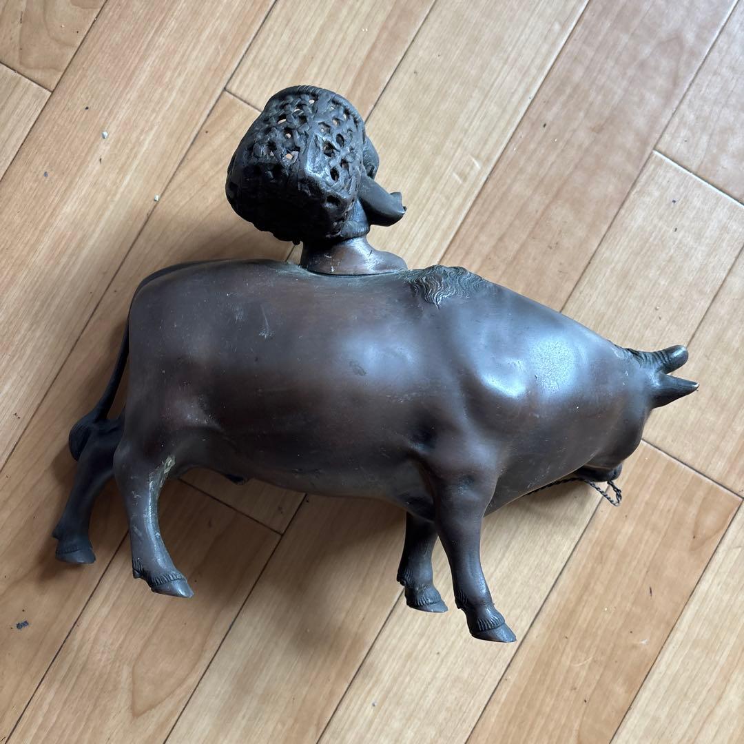 銅製 牛に乗る笛吹童子