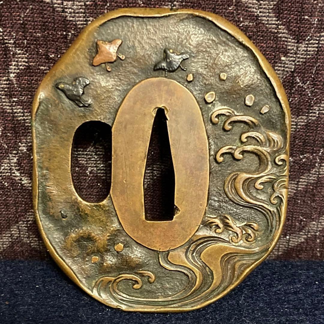 刀剣　刀装具　銘　加納夏雄刻　鍔　波千鳥