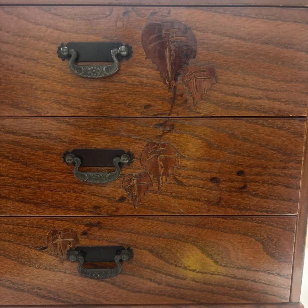 アンティーク　木製3段引き出し 花柄彫刻