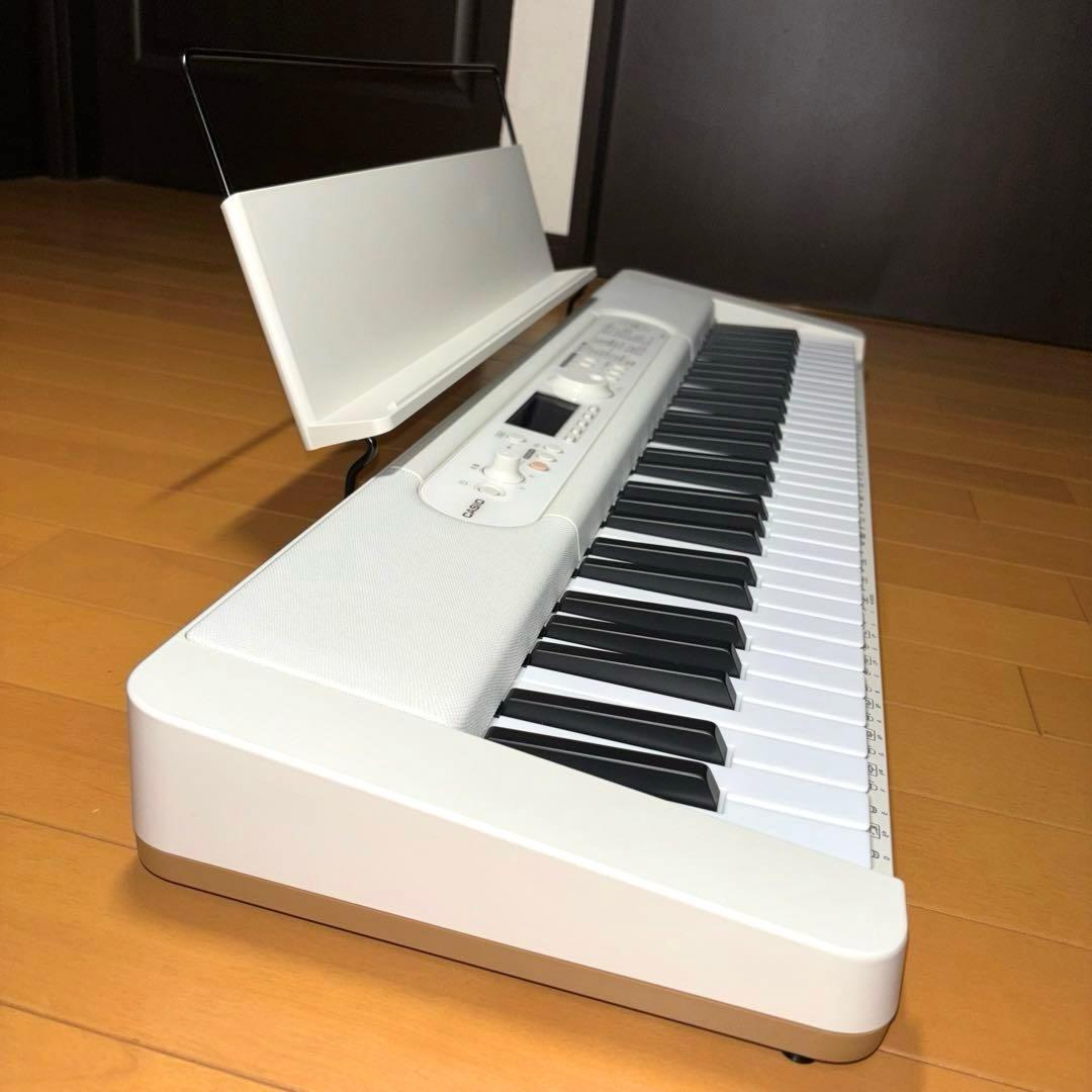 CASIO電子キーボード 光ナビゲーション LK-526 2022年製