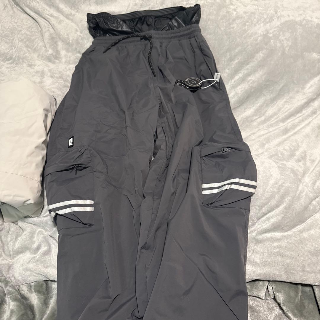 スノーボードウェア グレーとホワイト グラトリ 韓国