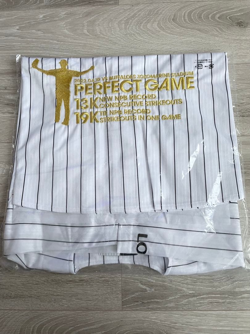 新品未開封　佐々木朗希 完全試合達成記念ユニフォーム　Mサイズ　ホワイト