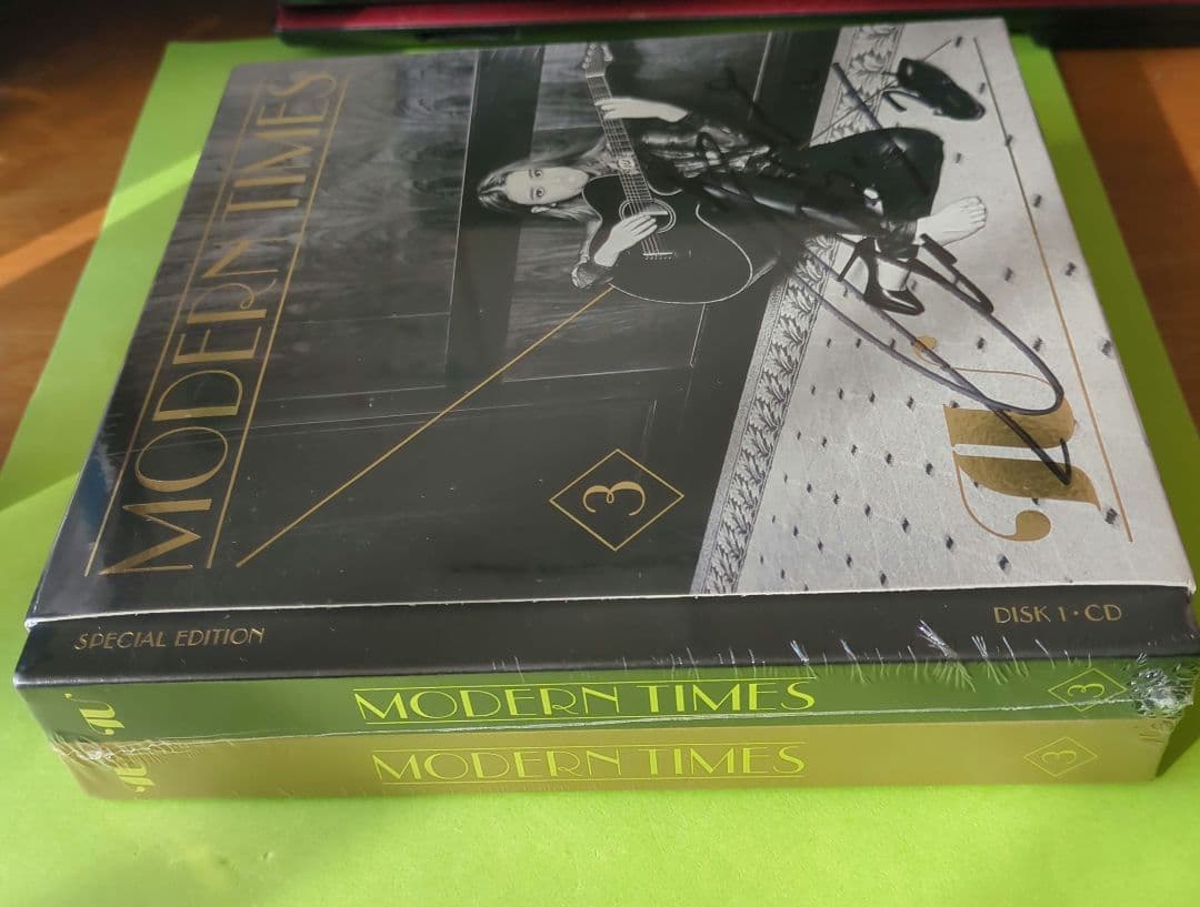 IU アイユー Modern Times 限定盤 CD+DVD サイン入り未開封