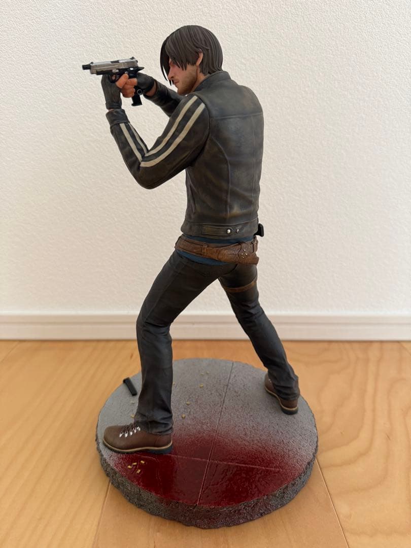 コトブキヤ ARTFX レオン・S・ケネディ 初版バージョン