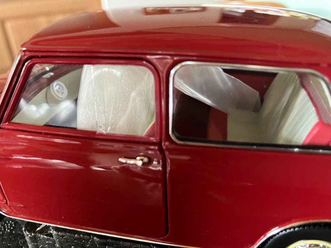 京商1/18 モーリス ミニ Mk.1 1959 (チェリーレッド) 開閉機構付