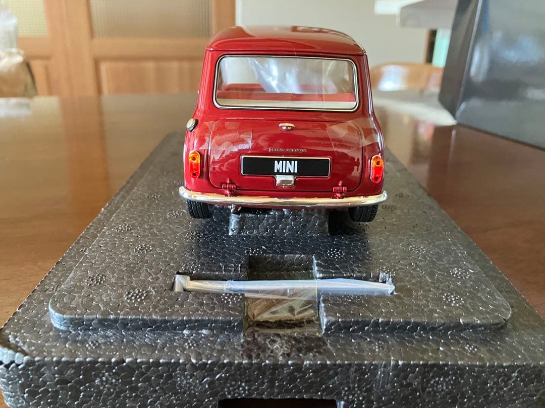 京商1/18 モーリス ミニ Mk.1 1959 (チェリーレッド) 開閉機構付