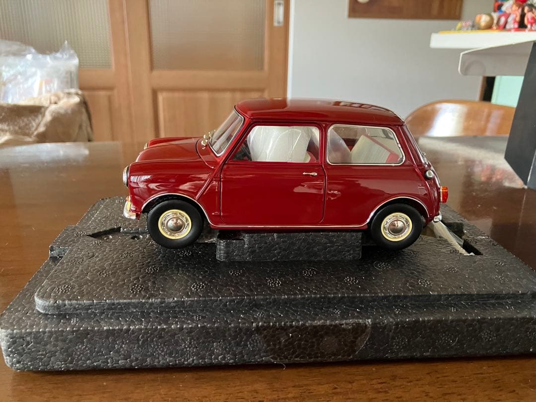 京商1/18 モーリス ミニ Mk.1 1959 (チェリーレッド) 開閉機構付