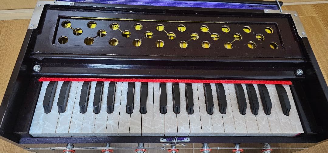 ハーモニウム 約37鍵 黒木製