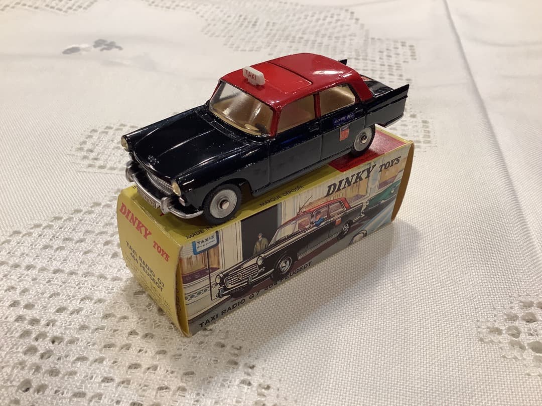 美品レア　仏製DINKY TOYS プジョー404タクシー　ミニカー