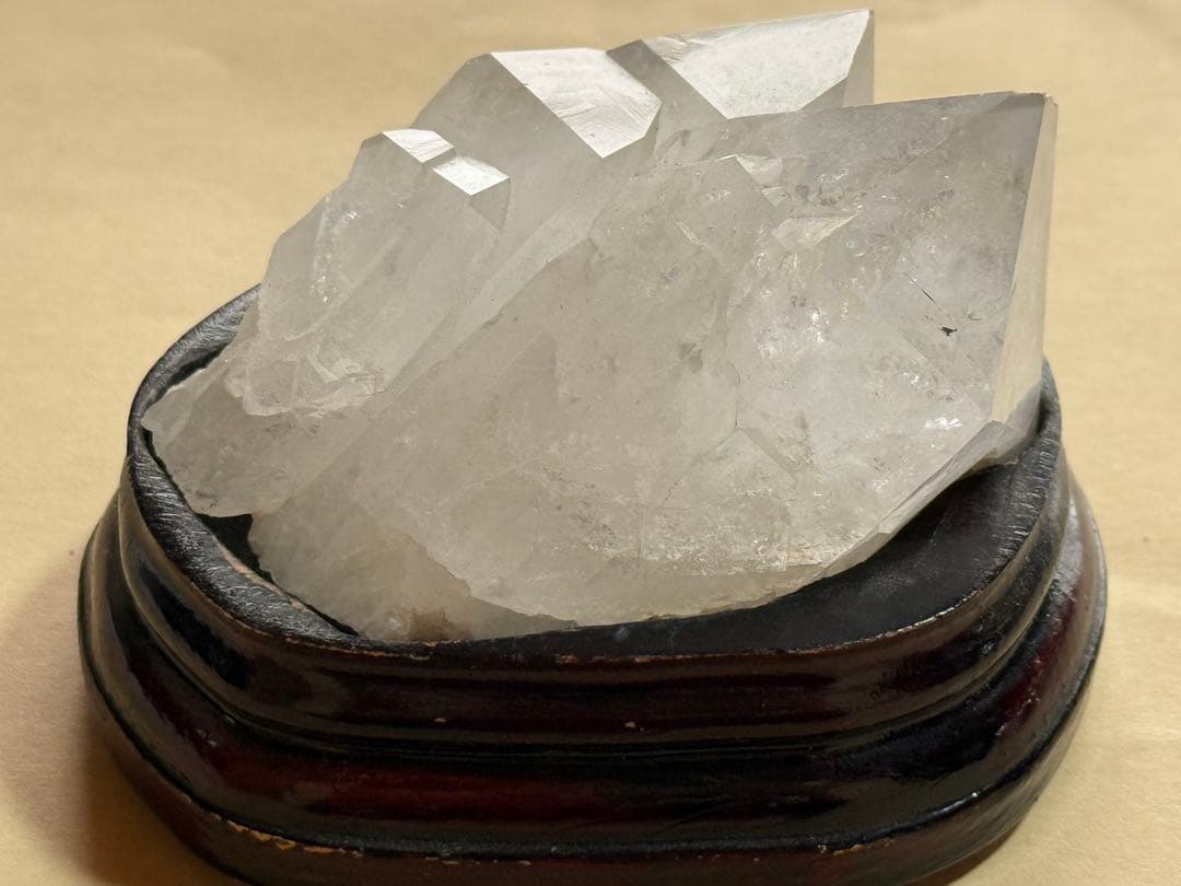 笛　ブラジル産水晶原石　台座付き