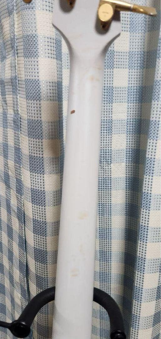 ホワイト_4弦エレキベース_ゴールド金具　(フェルナンデス)