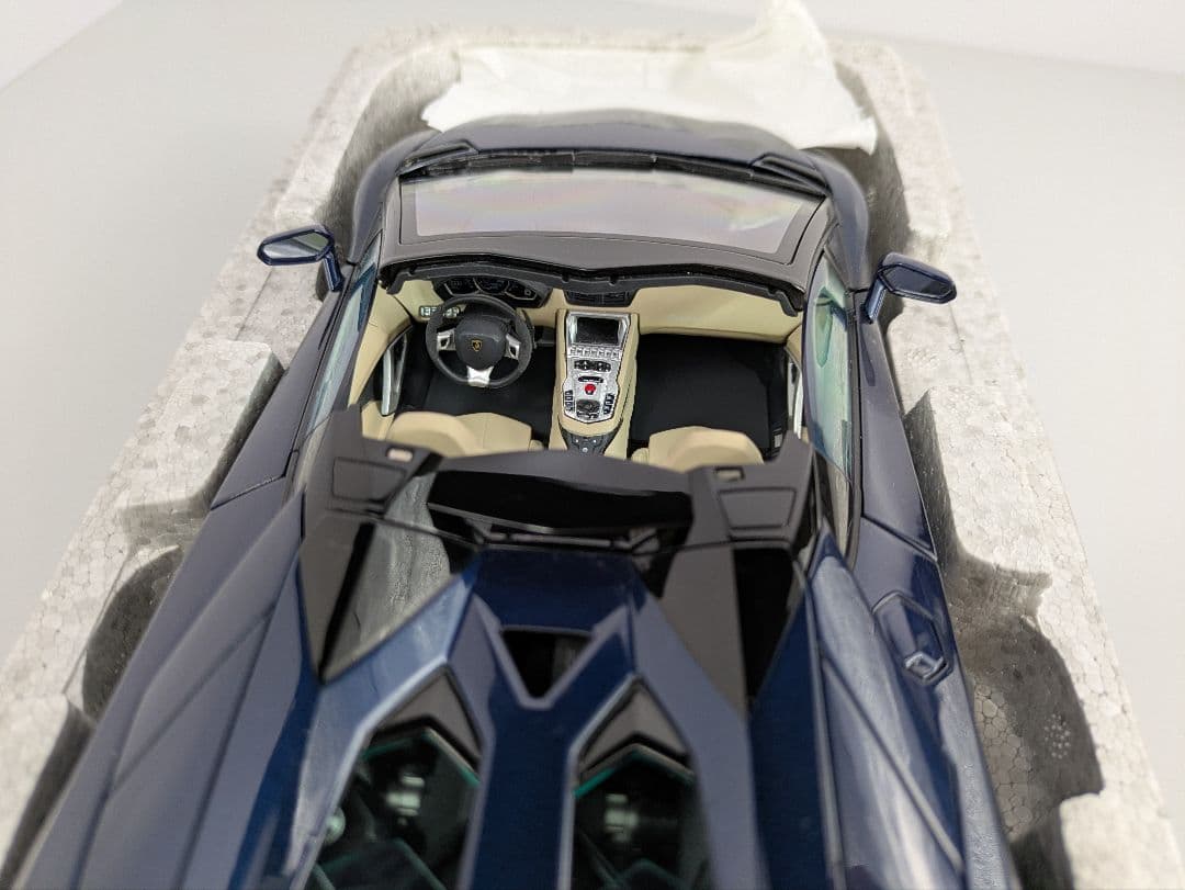 1/18 ミニカー オートアート ランボルギーニ アヴェンタドール ロードスター