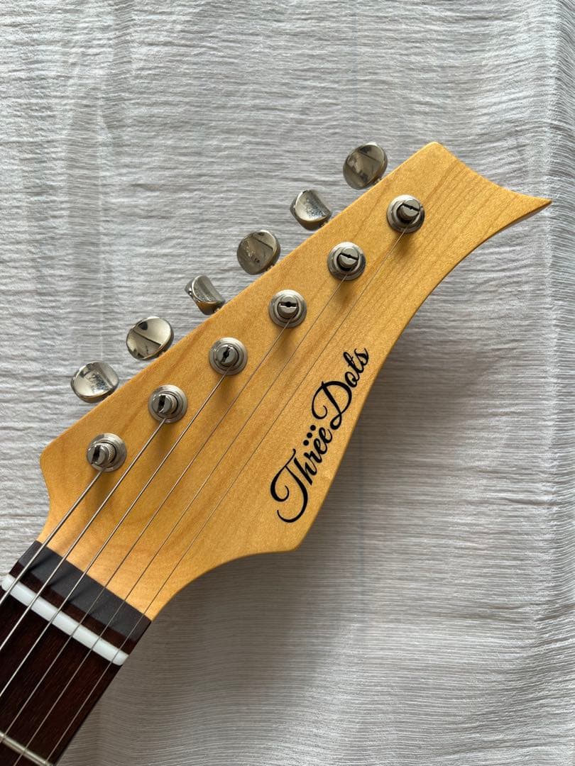Three Dots Guitars Tモデル