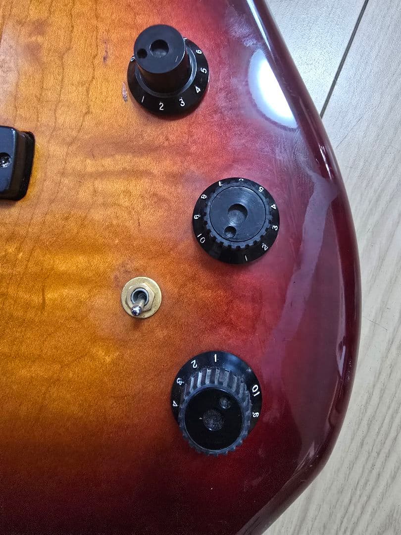 Fender Heartfield DR4 ベース（Bass）