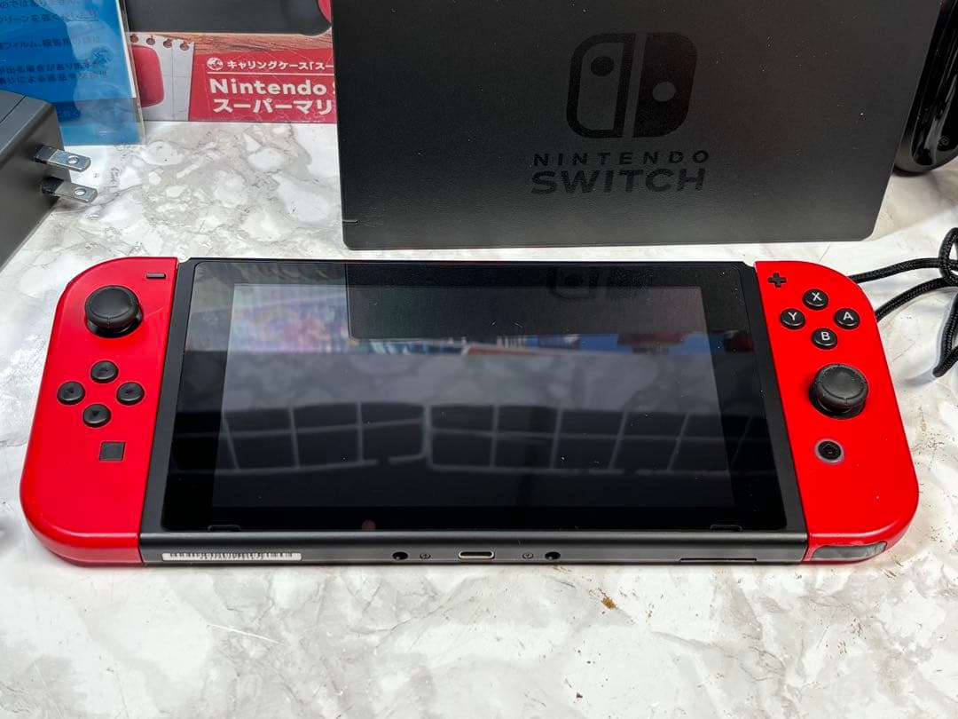 Nintendo Switch 赤 スーパーマリオ　オデッセイ　ソフト付き