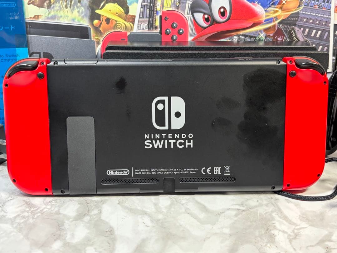 Nintendo Switch 赤 スーパーマリオ　オデッセイ　ソフト付き