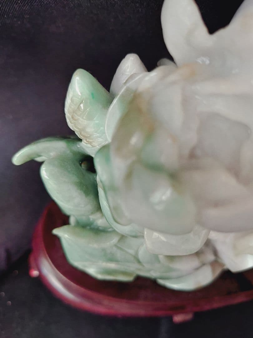 翡翠 蓮の花と鳥の彫刻　2861g　希少