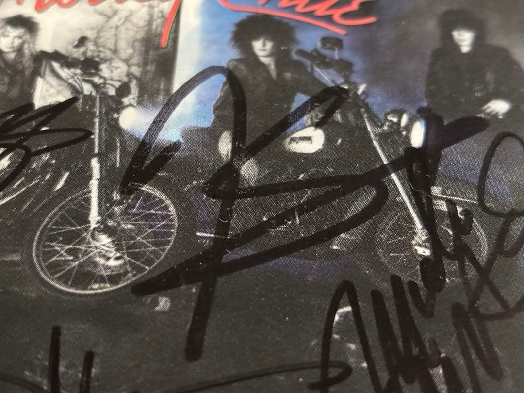 レアMötley Crüe サインCD モトリークルー motley crue