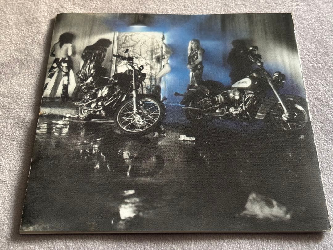 レアMötley Crüe サインCD モトリークルー motley crue