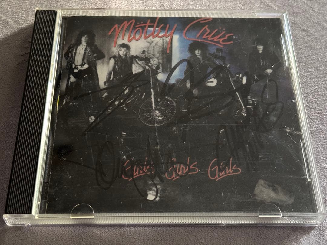 レアMötley Crüe サインCD モトリークルー motley crue