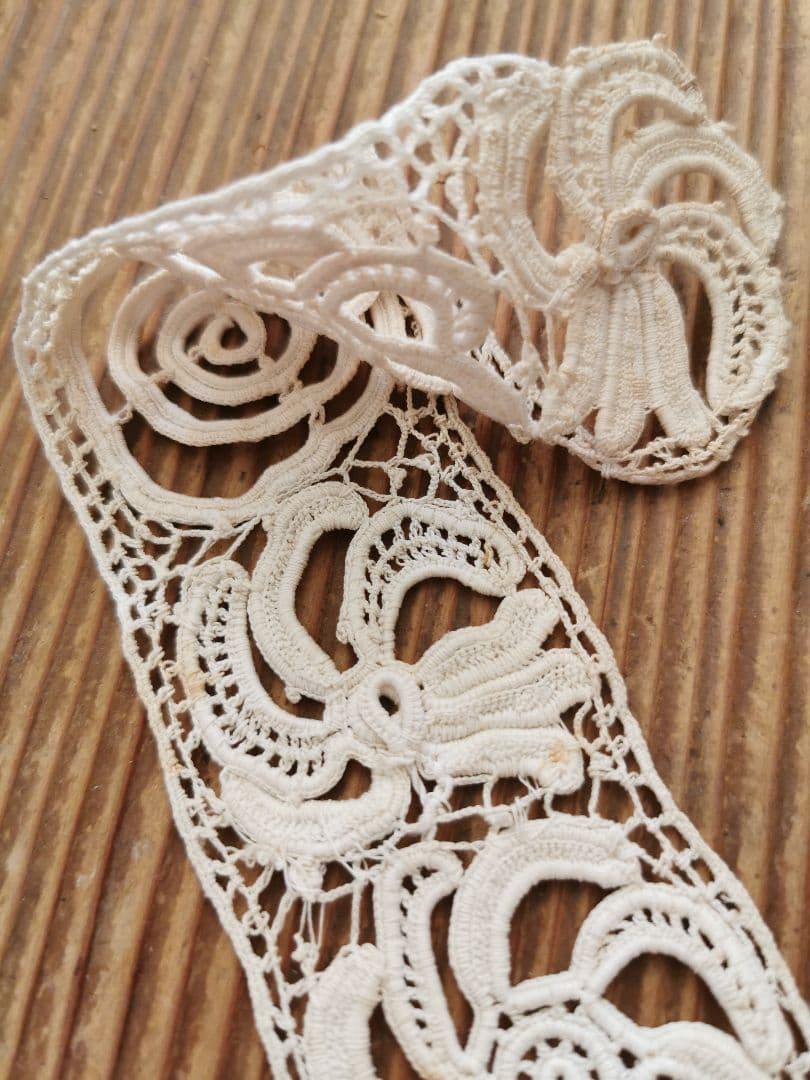アンティーク アイリッシュクロシェレース 草原の花 多層手編みランナー 付け襟