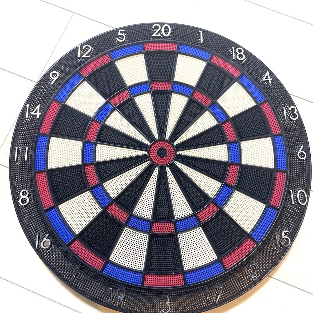 ダーツボードとダーツセット