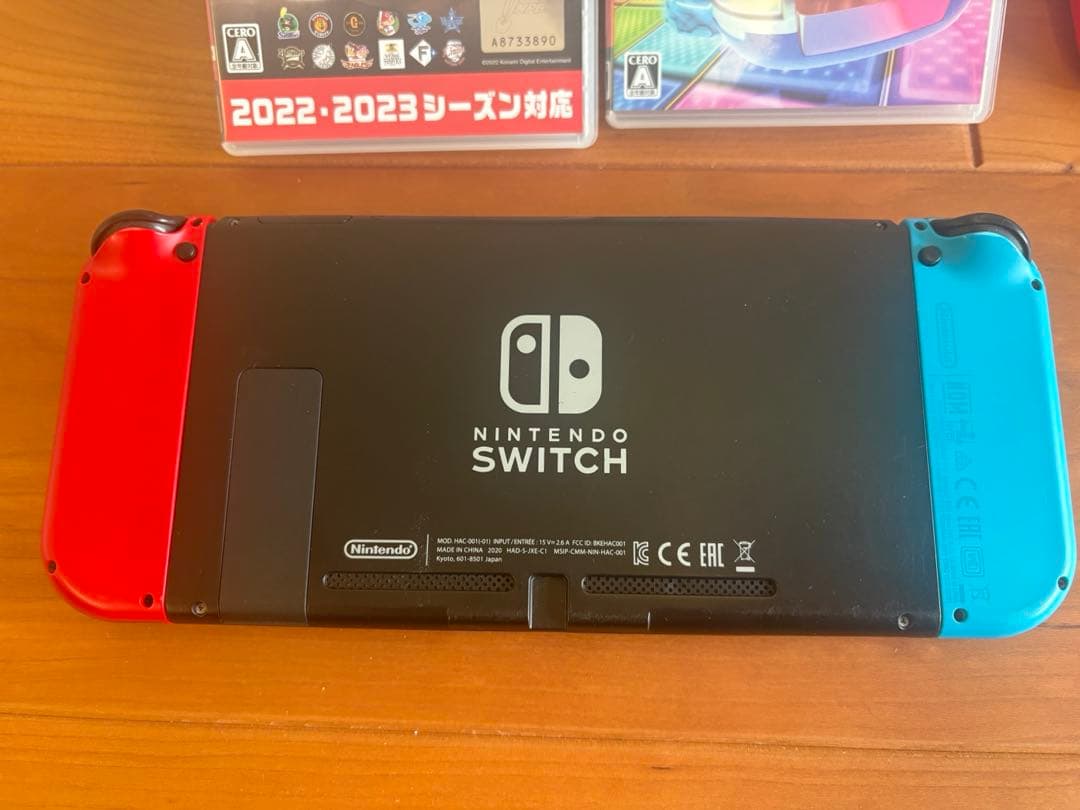 ニンテンドースイッチ　 マリオカート8デラックス他ソフト1本付き