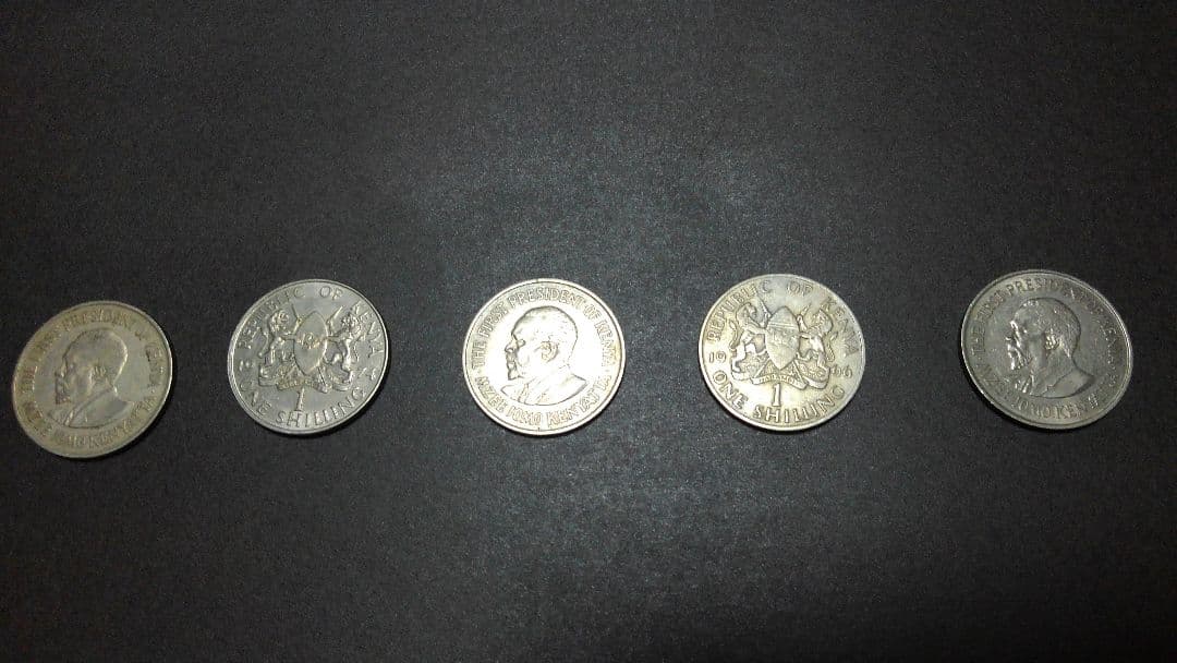 ケニア旧通貨(紙幣と硬貨のセット)使用済切手50枚付