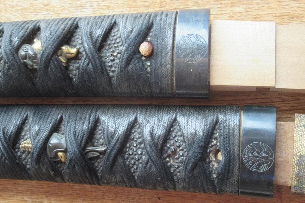 名品 抱茗荷紋図の黒漆菜種塗鞘打刀大小拵 特別保存刀装具鑑定書付