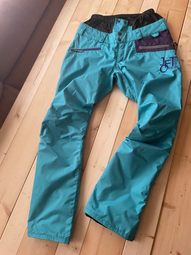 Volcom THERMONITEスノボ ダウンジャケットとパンツセット M