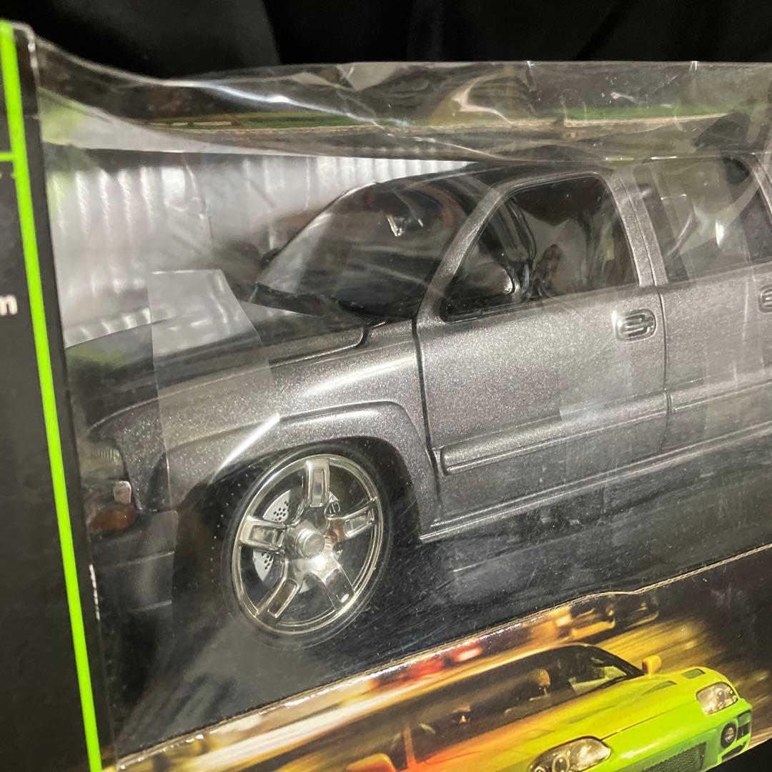 ミニカー 2000 CHEVY SUBERBAN 1/18 JOY RIDE