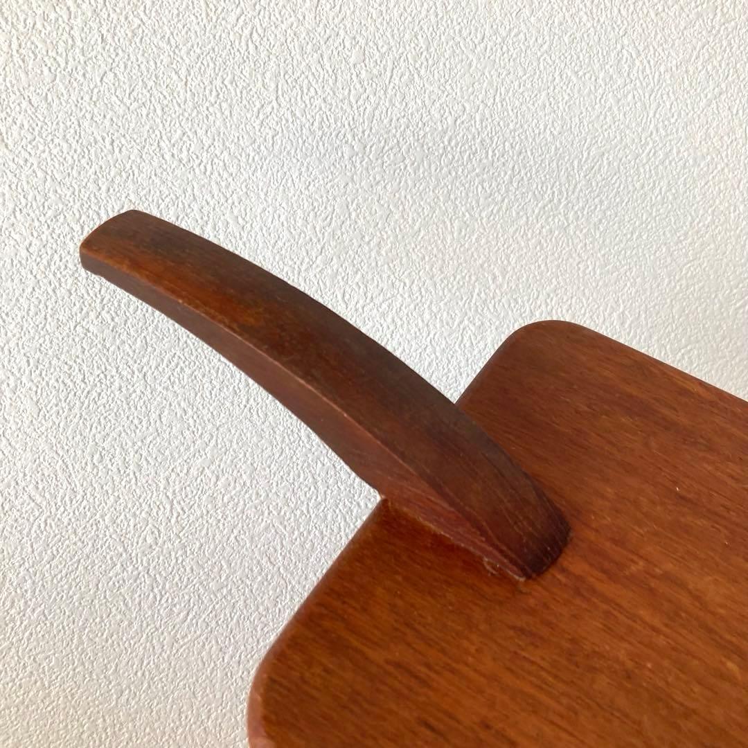 北欧ヴィンテージ　無垢材　チークのカッティングボード　持ち手付きトレイ