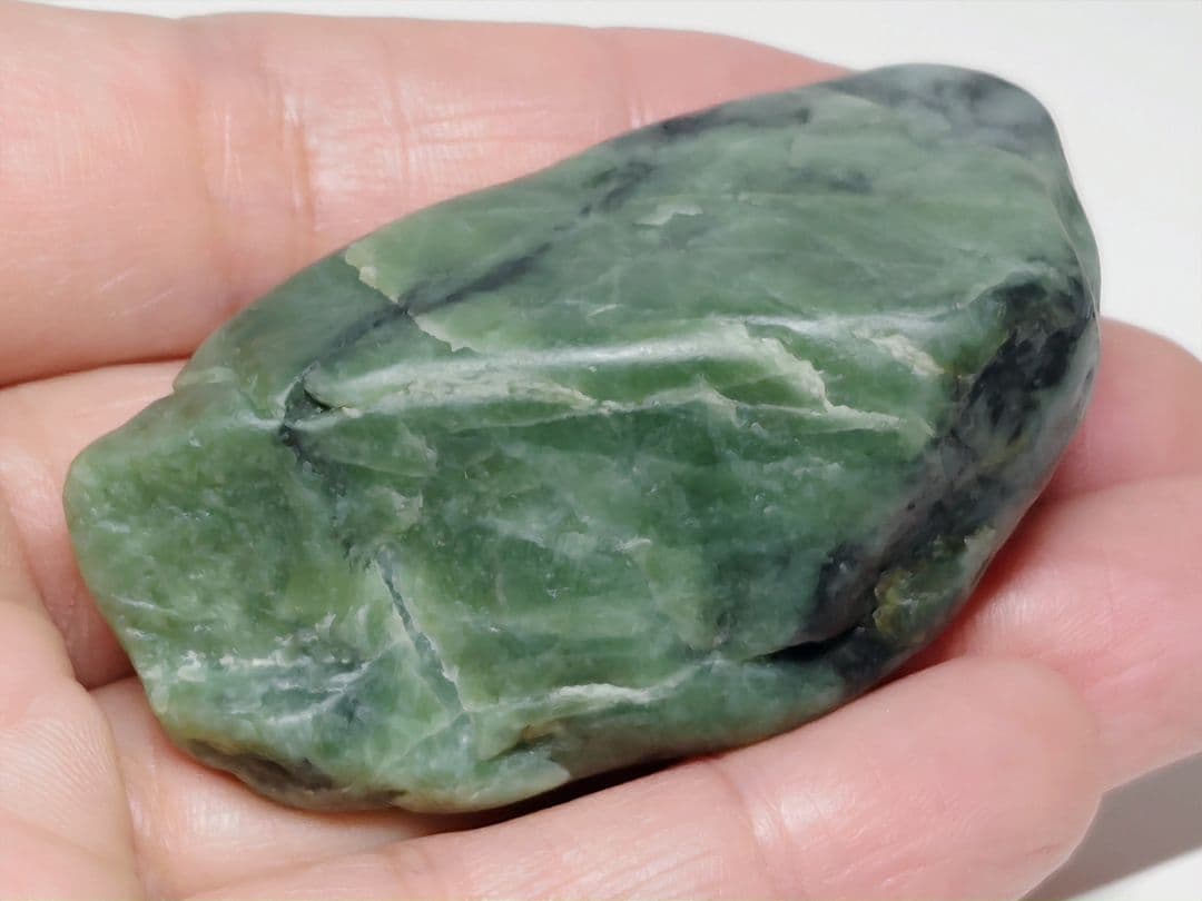 糸魚川166 翡翠 75g ヒスイ 原石 鑑賞石 自然石 誕生石 鉱物 鉱石