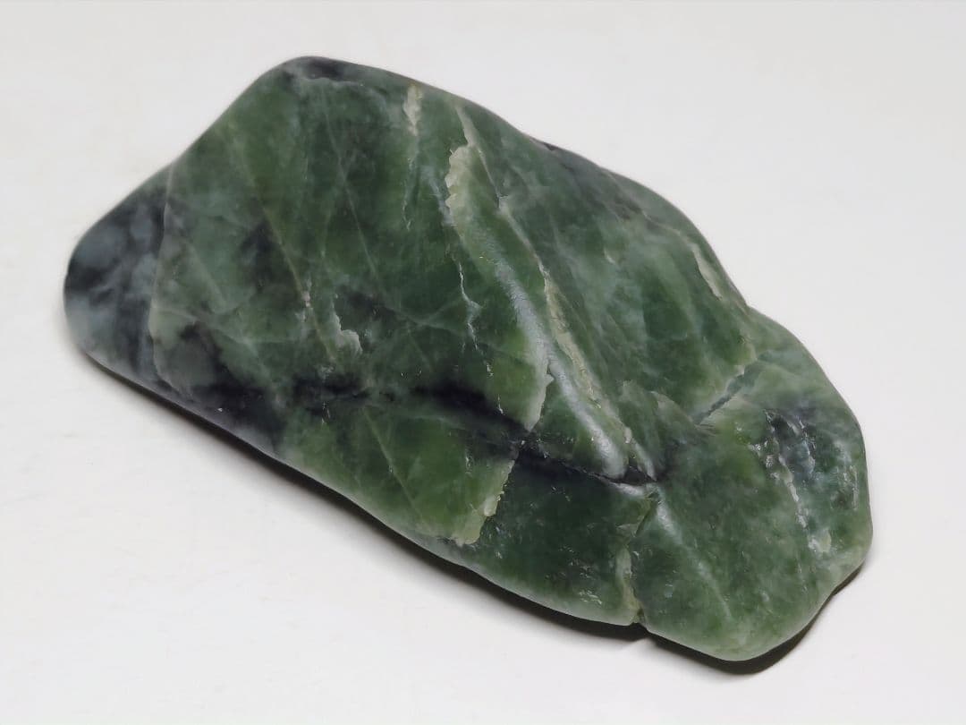 糸魚川166 翡翠 75g ヒスイ 原石 鑑賞石 自然石 誕生石 鉱物 鉱石