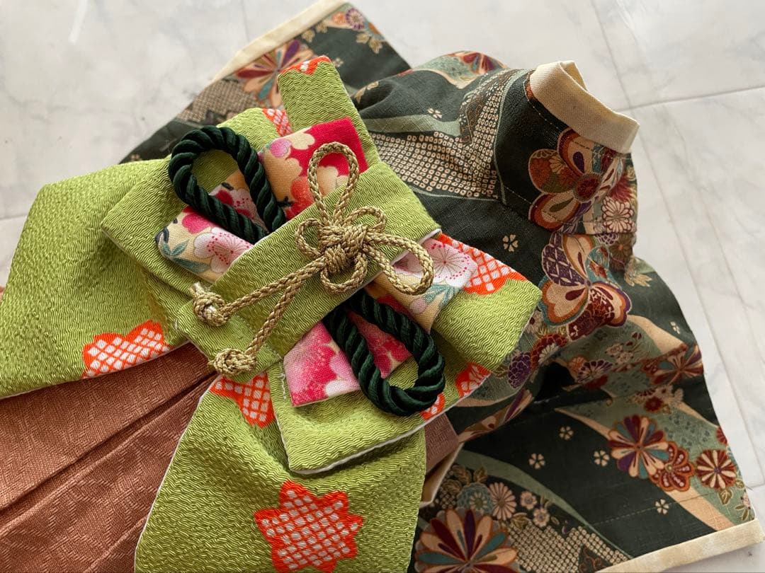 maoわんちゃんの素敵な袴の着物　オーダー作成　深グリーン花柄　２着